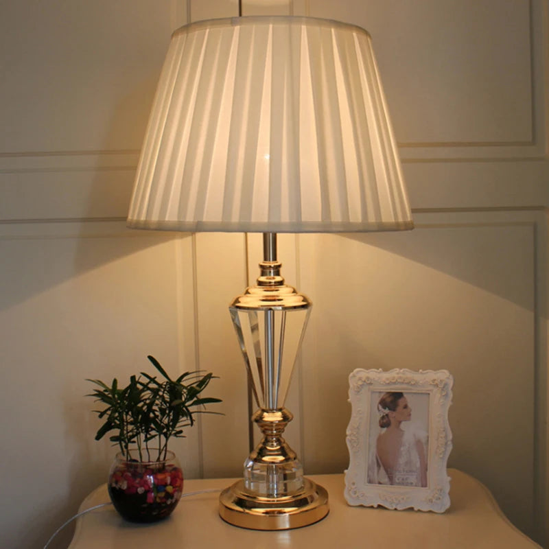 Lampe de table européenne en cristal avec abat-jour en tissu classique pour la décoration intérieure