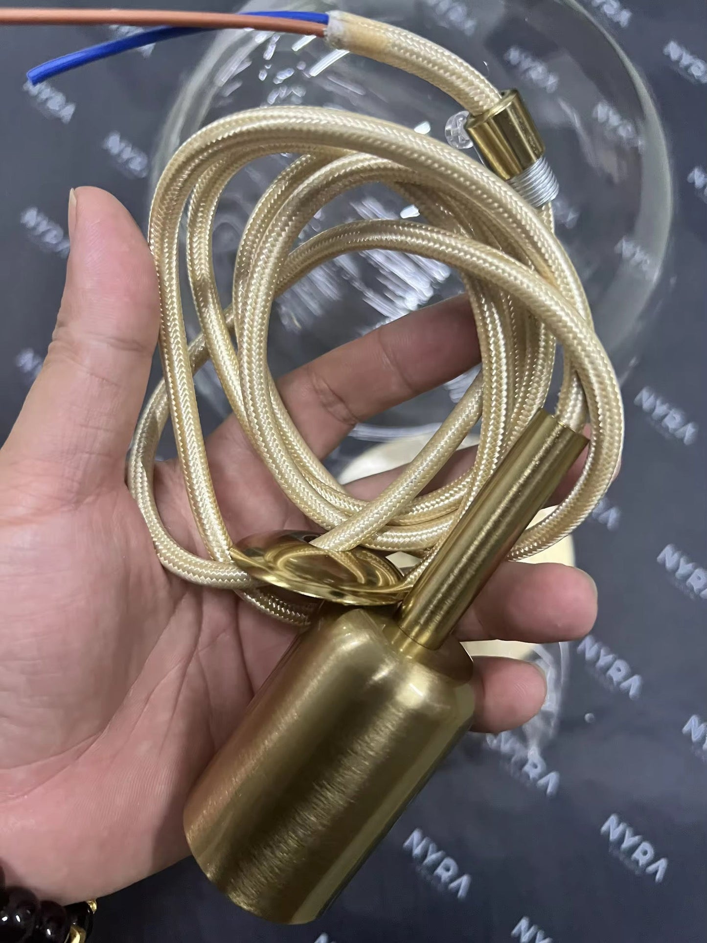 Pendentif en verre à bulles interconnectées Isabella