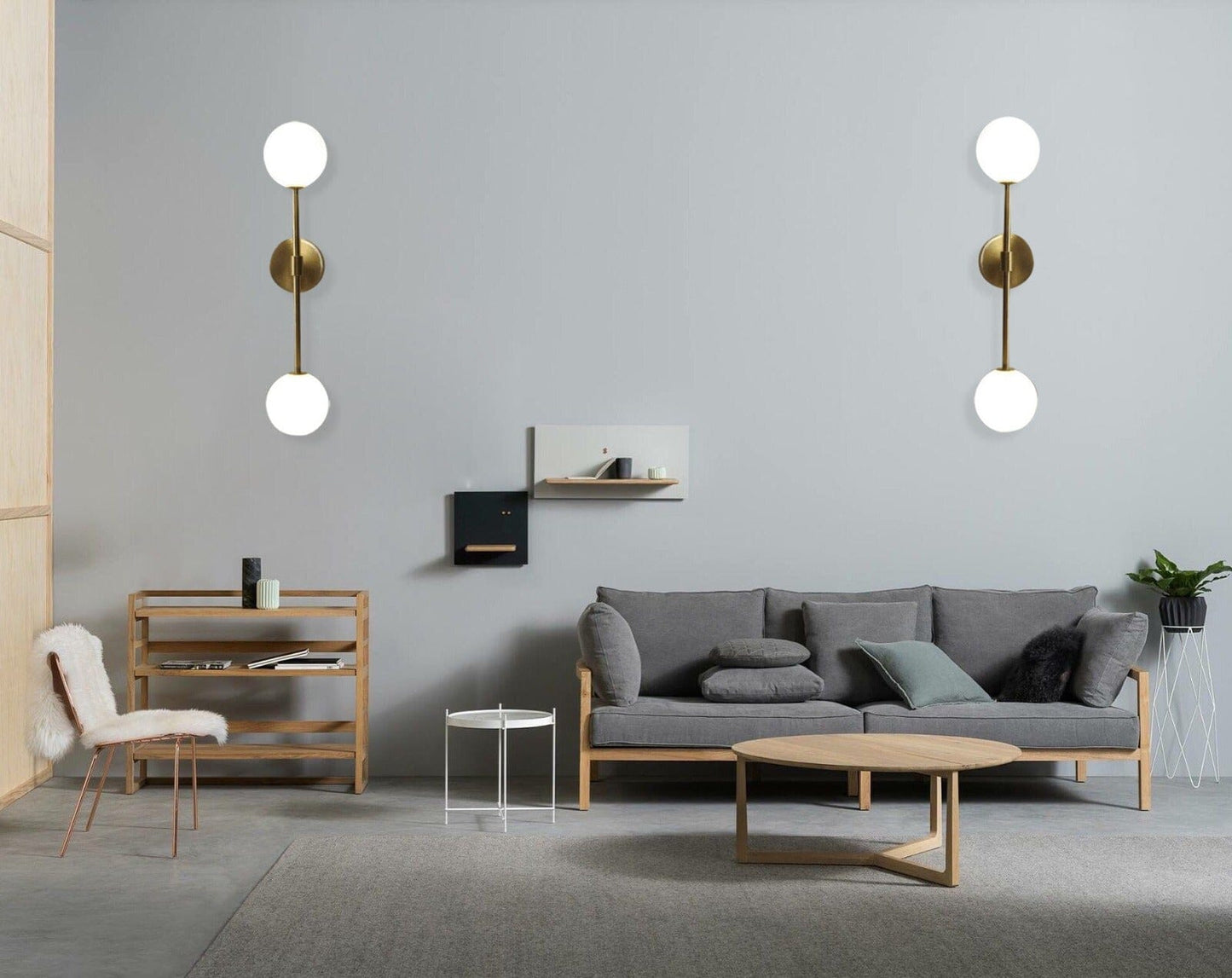 Applique murale sphérique en verre opale Émilie au design moderne et élégant