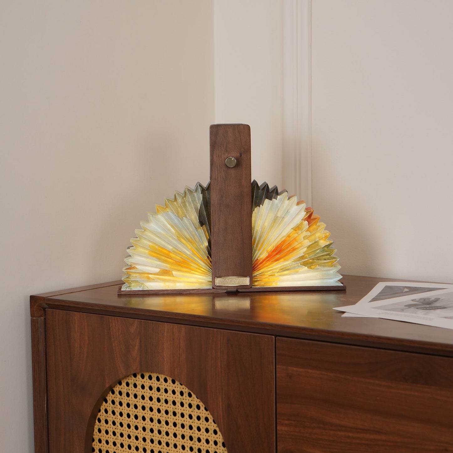 Lampe de table pliable Sophie en papier LED avec base en bois
