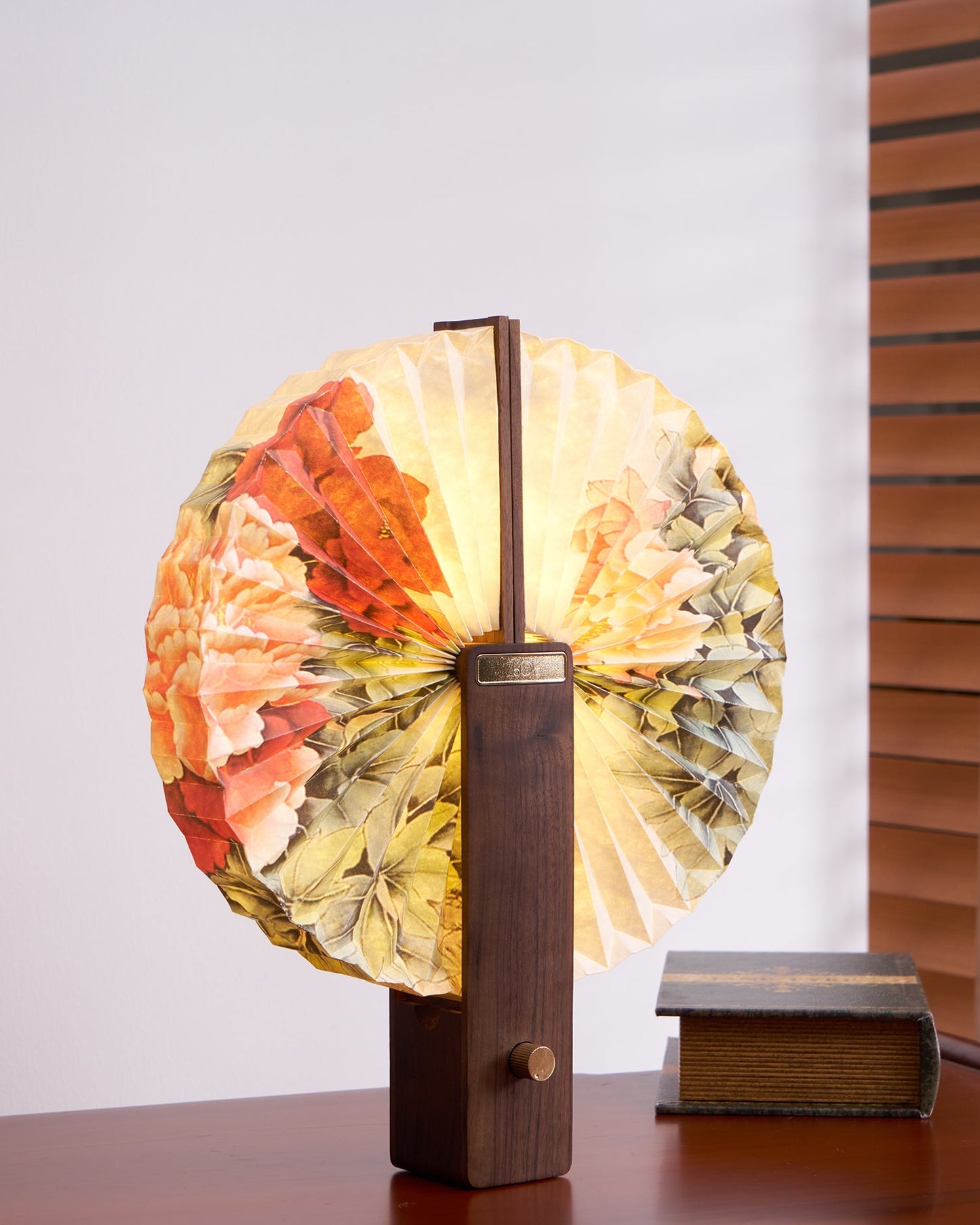 Lampe de table pliable Sophie en papier LED avec base en bois