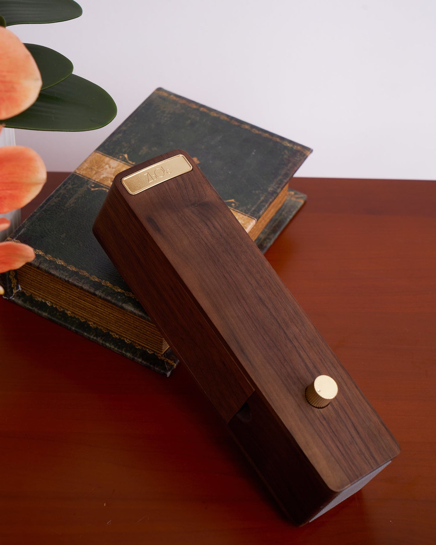 Lampe de table pliable Sophie en papier LED avec base en bois