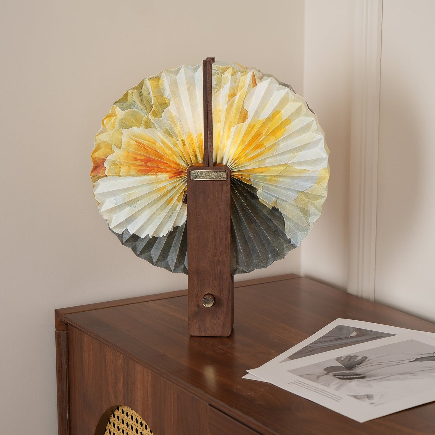 Lampe de table pliable Sophie en papier LED avec base en bois