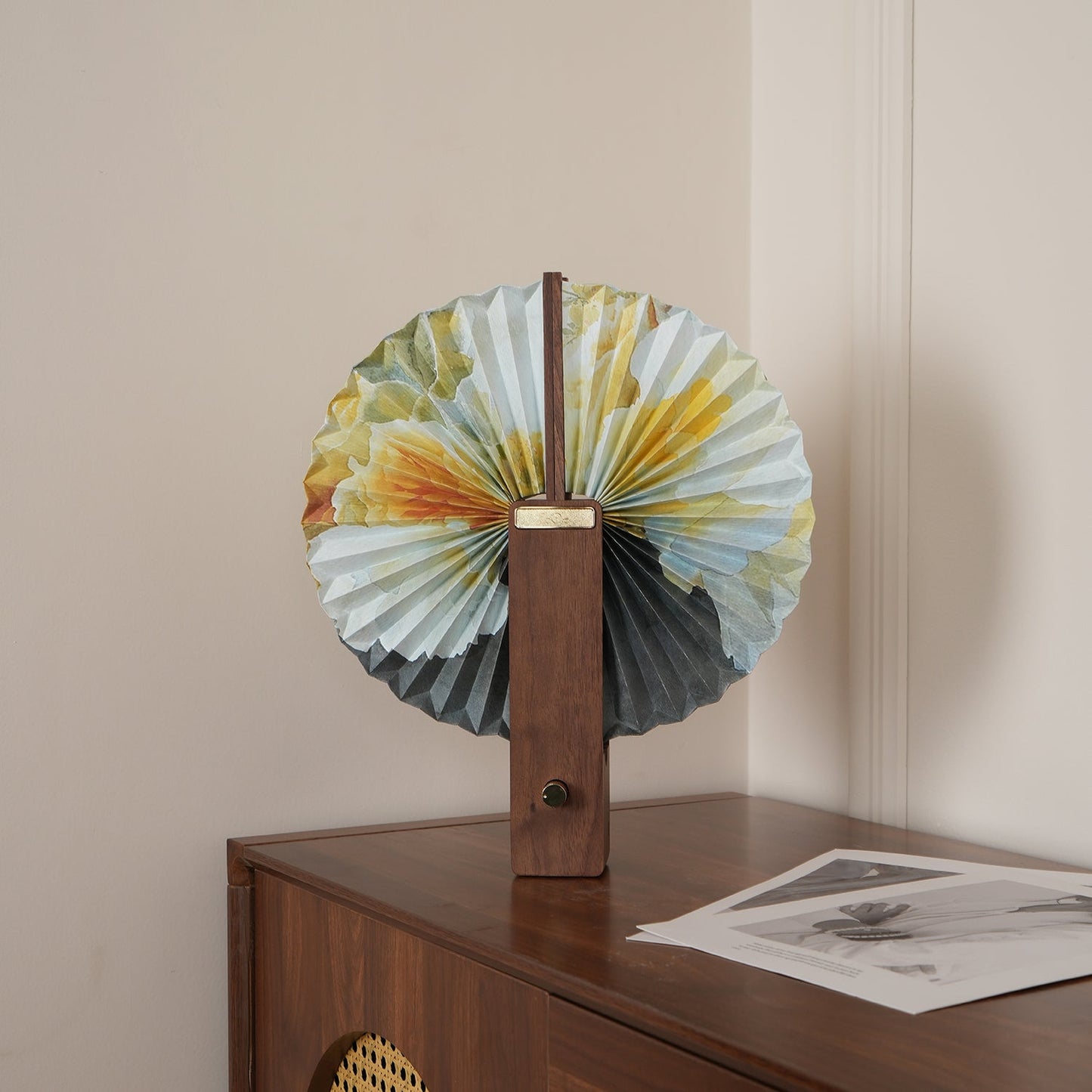 Lampe de table pliable Sophie en papier LED avec base en bois