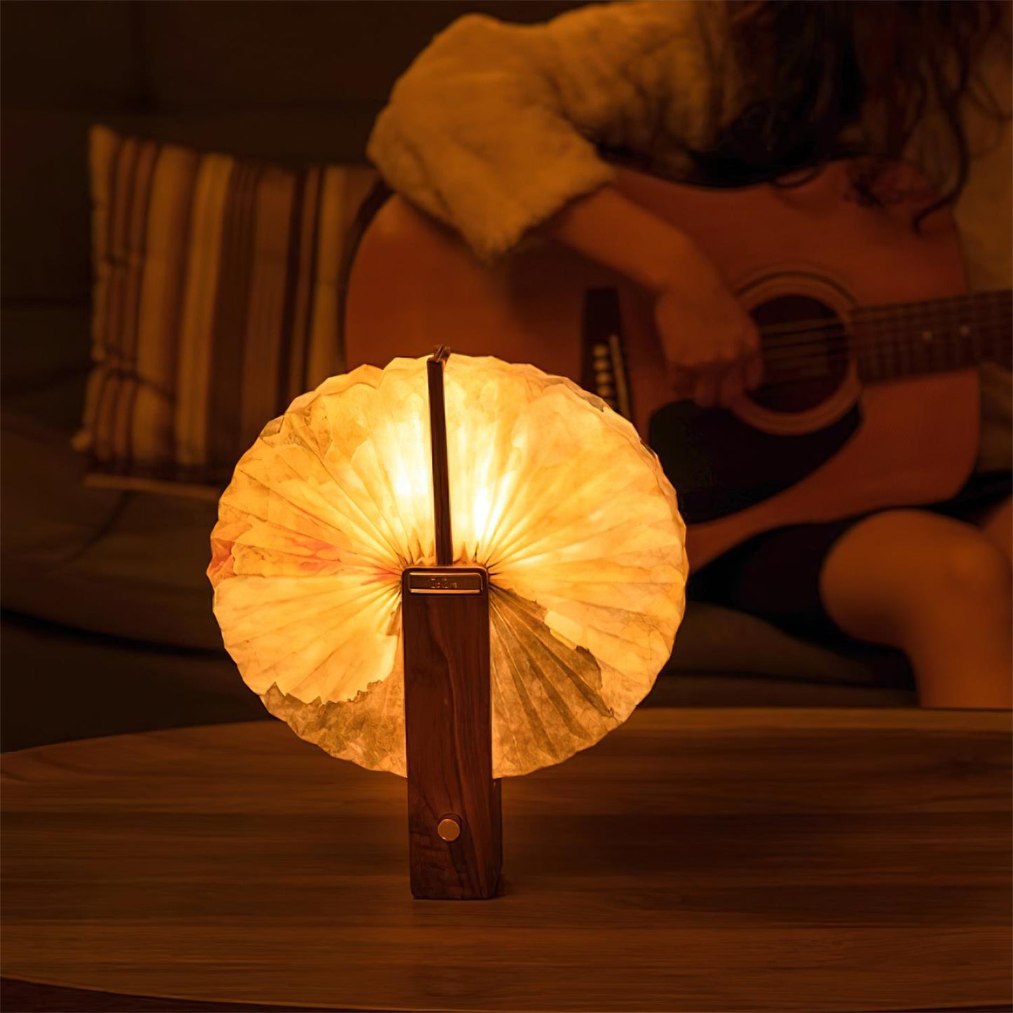 Lampe de table pliable Sophie en papier LED avec base en bois