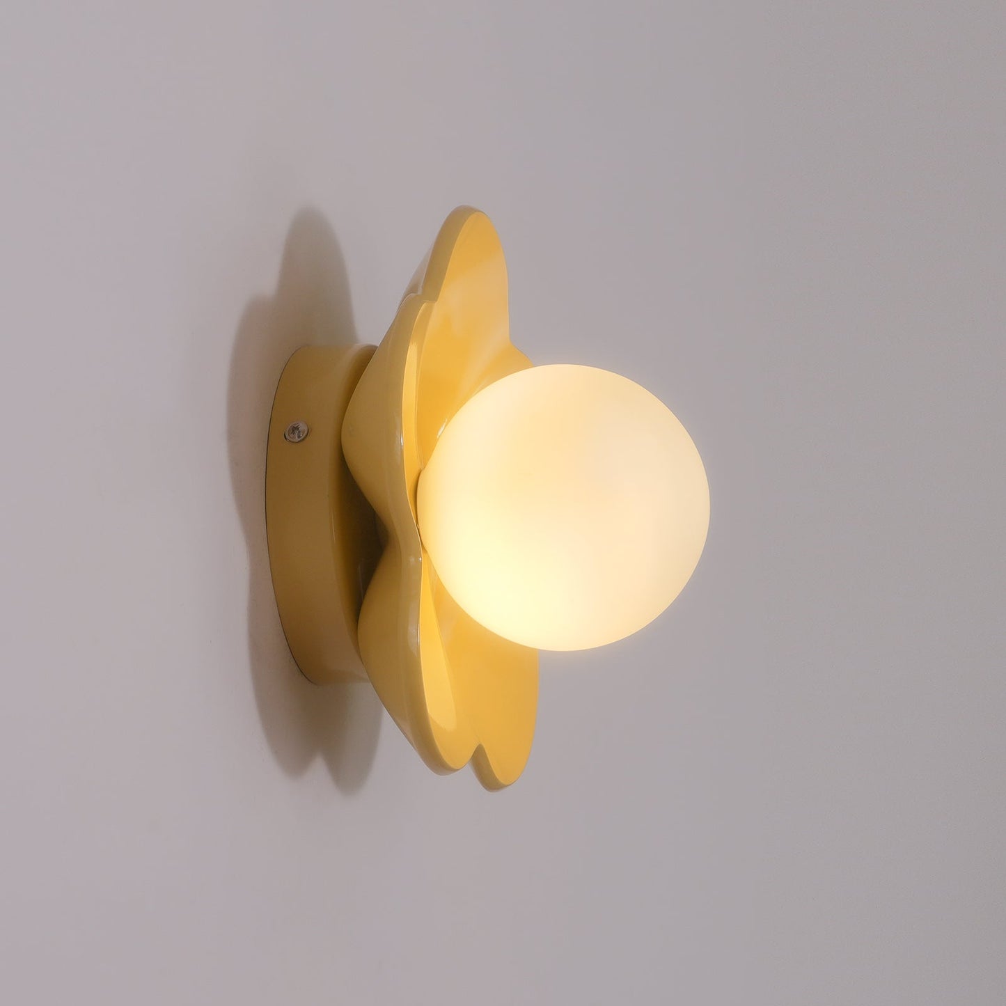 Amélie La Fleur Plug-In Wall Lamp – Whimsical Resin & Glass Decor Light