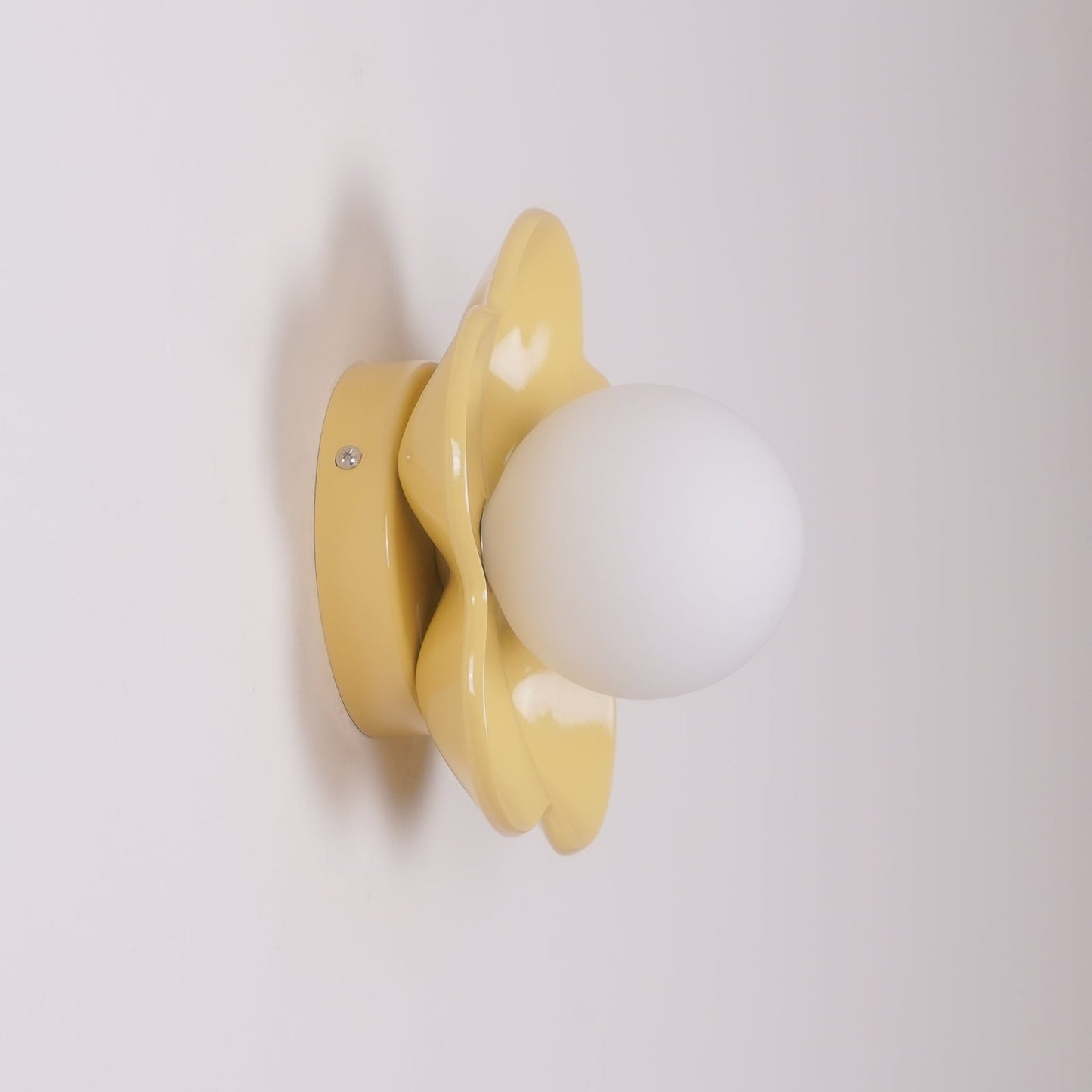 Amélie La Fleur Plug-In Wall Lamp – Whimsical Resin & Glass Decor Light
