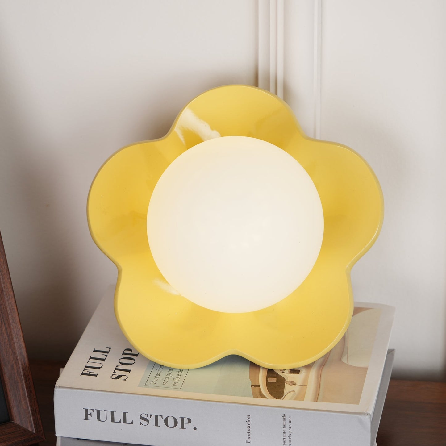 Amélie La Fleur Plug-In Wall Lamp – Whimsical Resin & Glass Decor Light