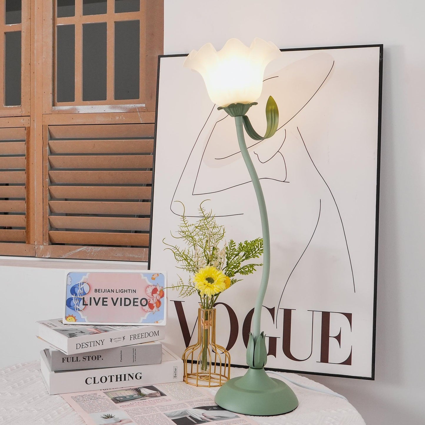 Lampe de table Isabelle Lys avec un élégant motif floral