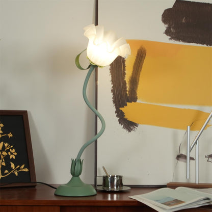 Lampe de table Isabelle Lys avec un élégant motif floral