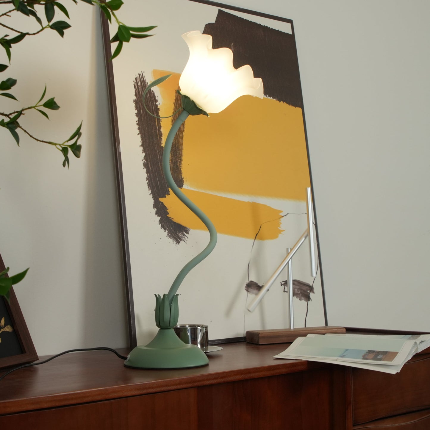 Lampe de table Isabelle Lys avec un élégant motif floral