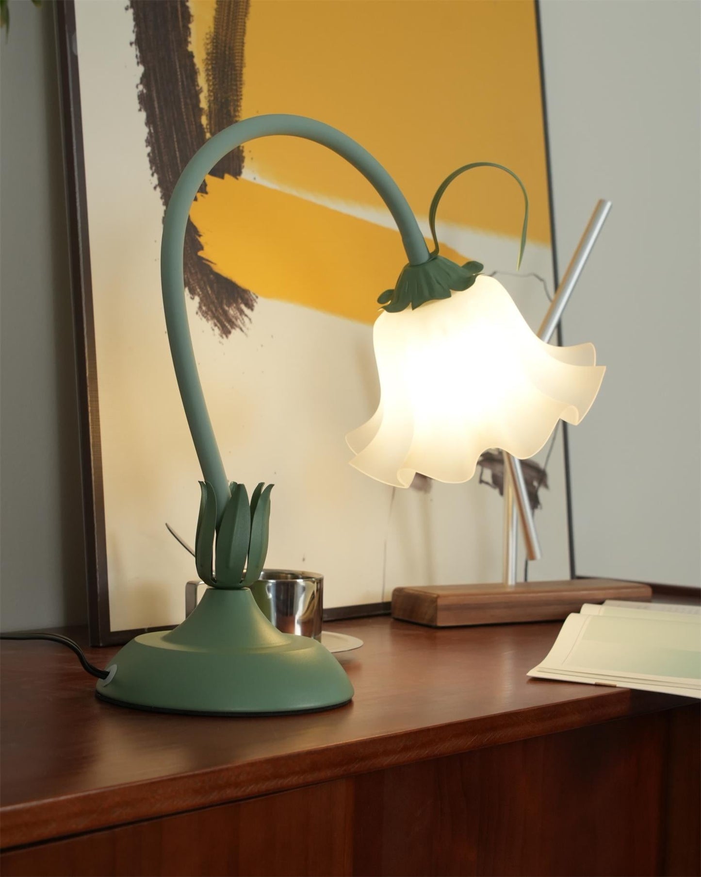 Lampe de table Isabelle Lys avec un élégant motif floral