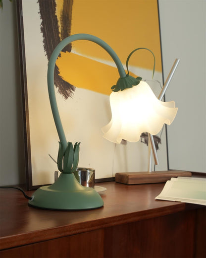 Lampe de table Isabelle Lys avec un élégant motif floral