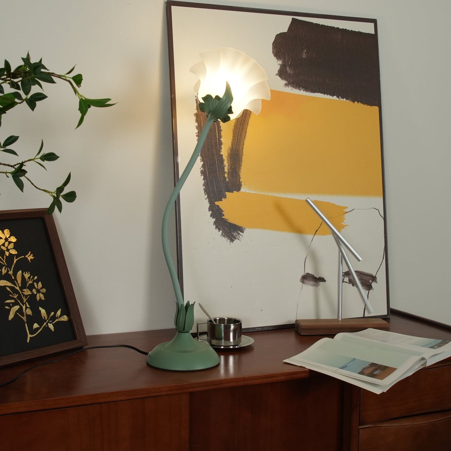 Lampe de table Isabelle Lys avec un élégant motif floral