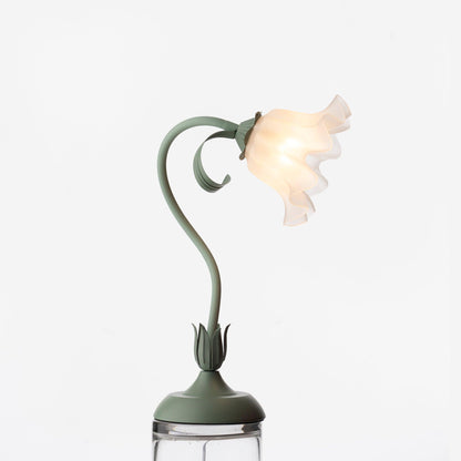 Lampe de table Isabelle Lys avec un élégant motif floral