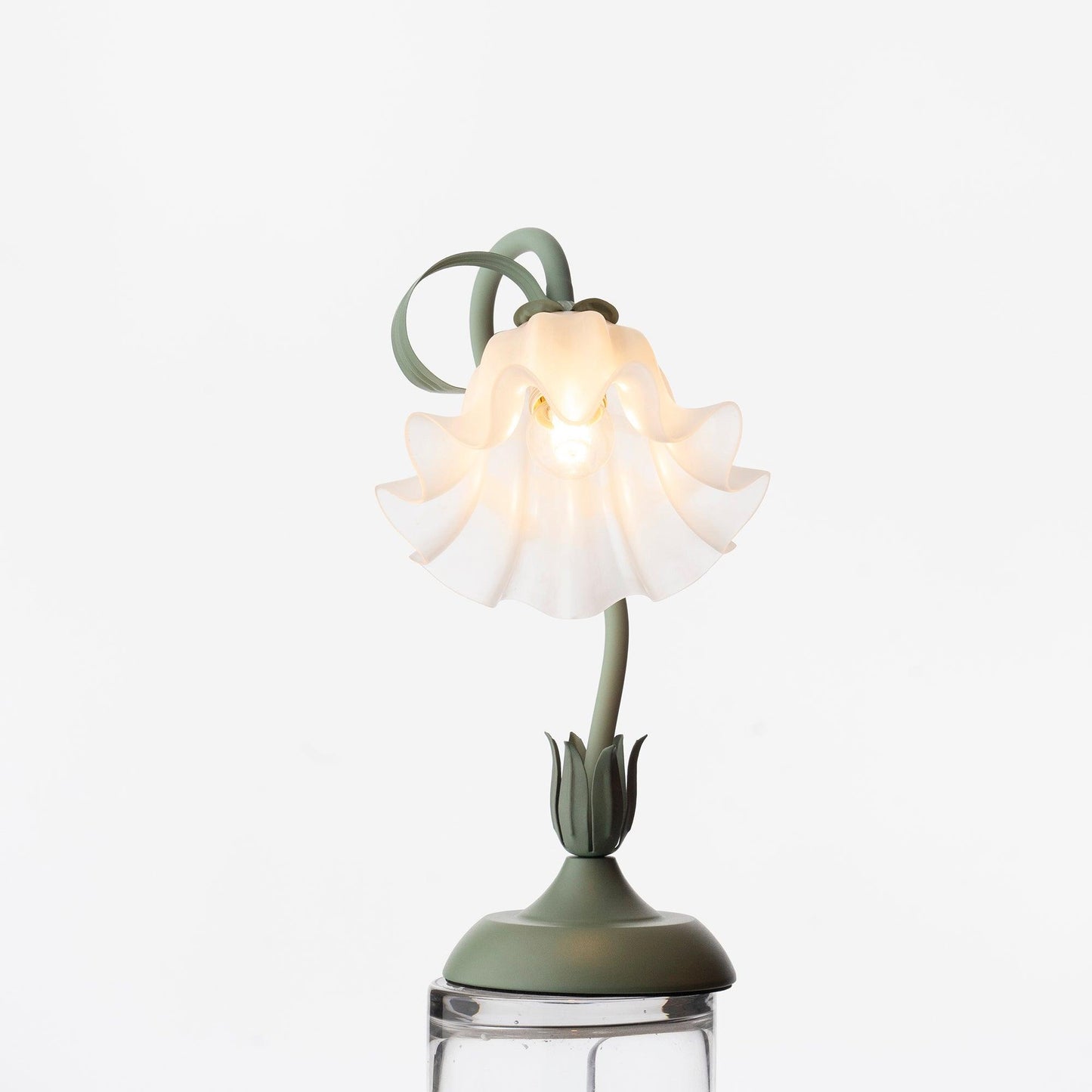 Lampe de table Isabelle Lys avec un élégant motif floral