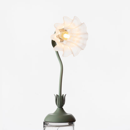 Lampe de table Isabelle Lys avec un élégant motif floral
