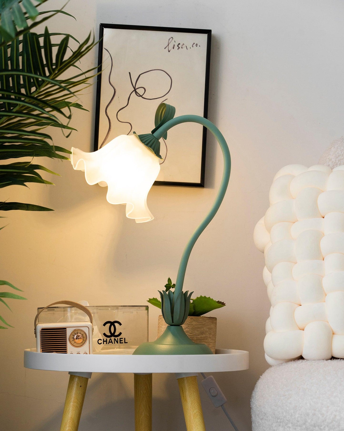 Lampe de table Isabelle Lys avec un élégant motif floral