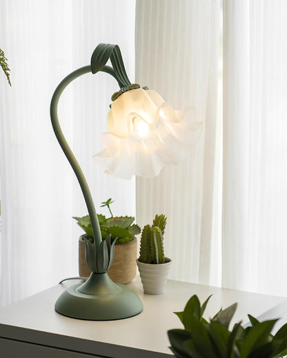 Lampe de table Isabelle Lys avec un élégant motif floral