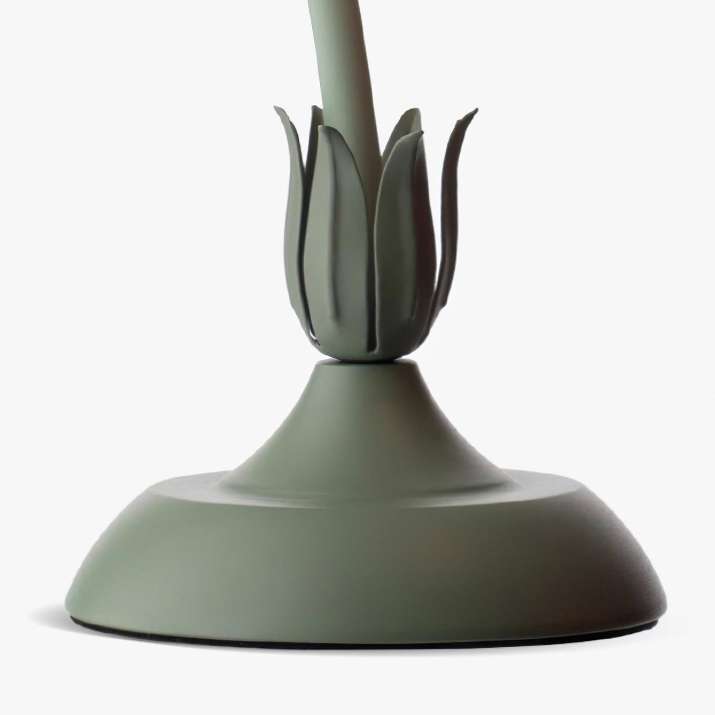 Lampe de table Isabelle Lys avec un élégant motif floral