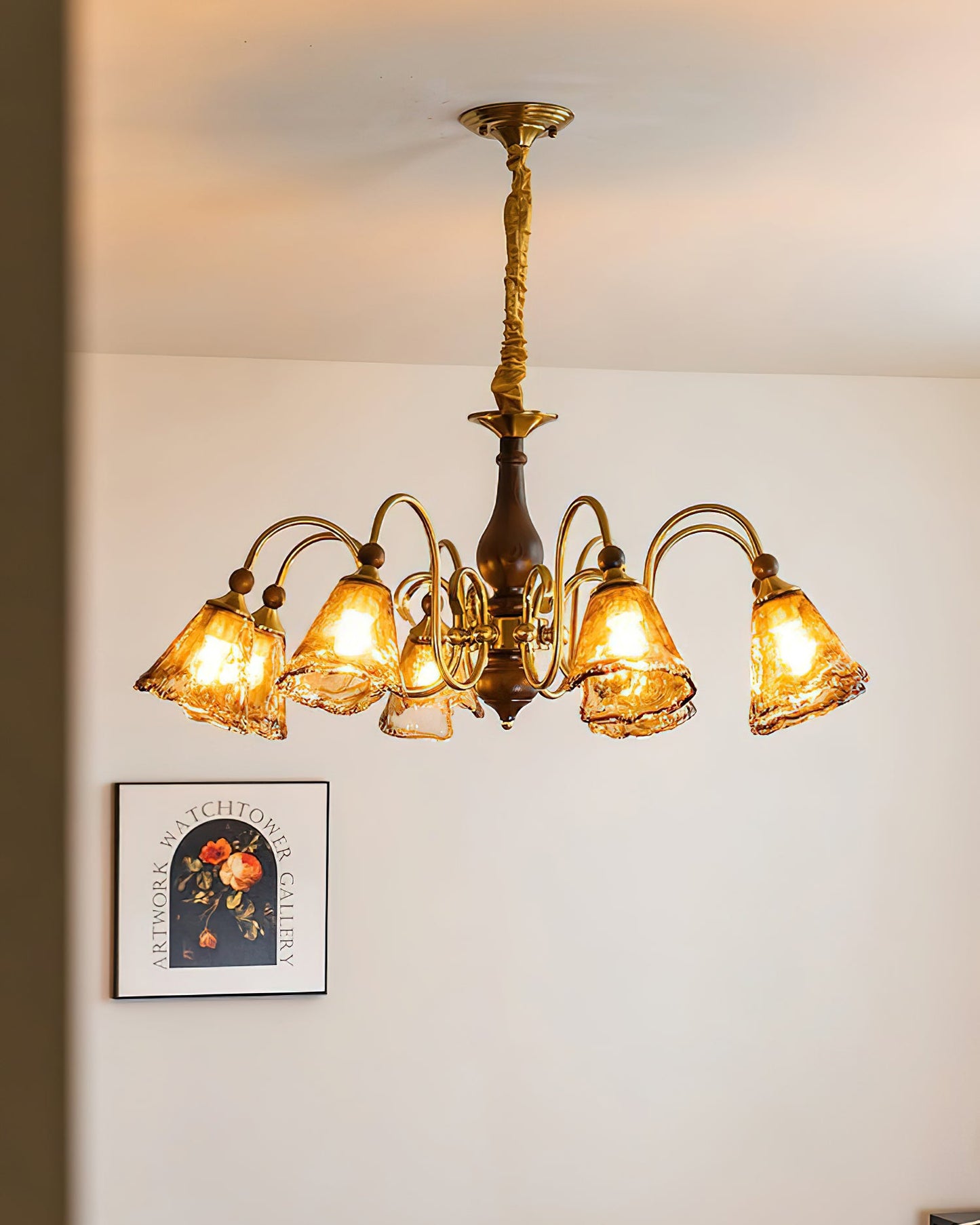Lustre Aurélie Petal, abat-jour en verre ambré avec bras en laiton courbés