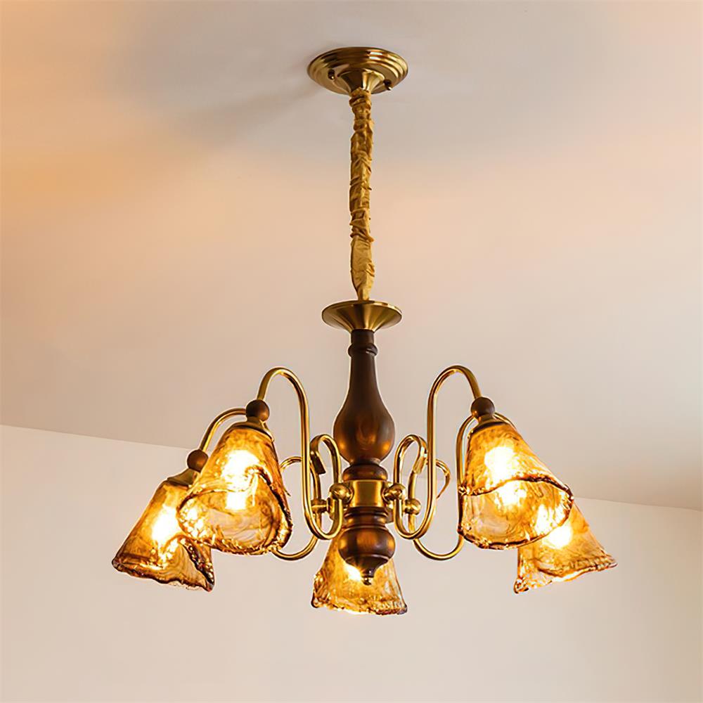 Lustre Aurélie Petal, abat-jour en verre ambré avec bras en laiton courbés