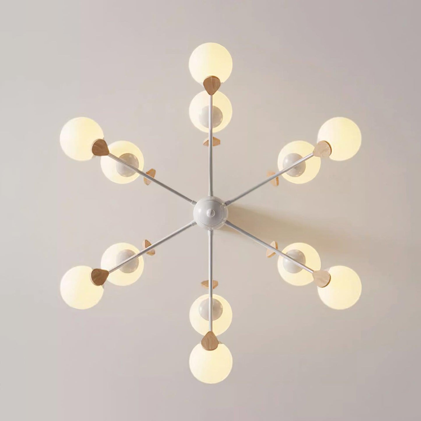 Lustre Anaïs Wood, Abat-jours en verre dépoli avec structure en métal