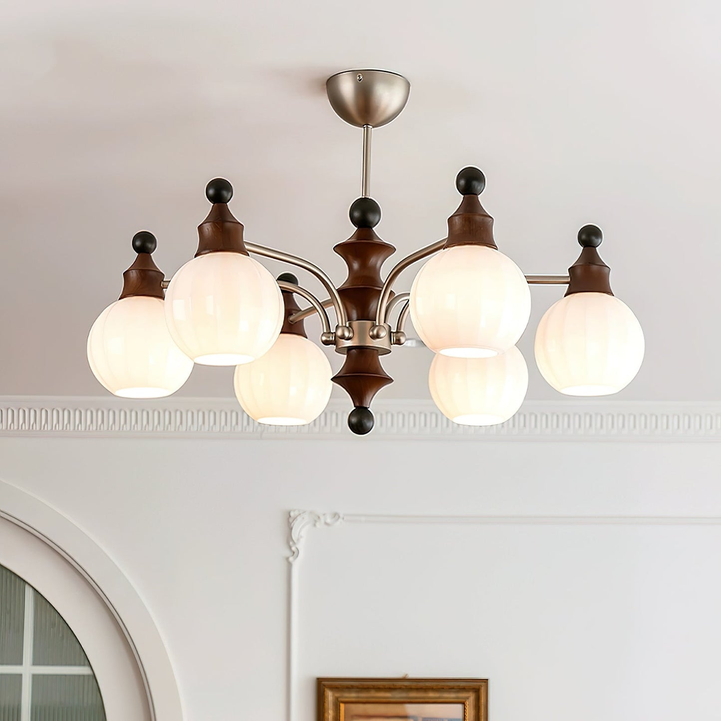 Lustre rond Juliette, globes en verre dépoli avec accents en bois poli