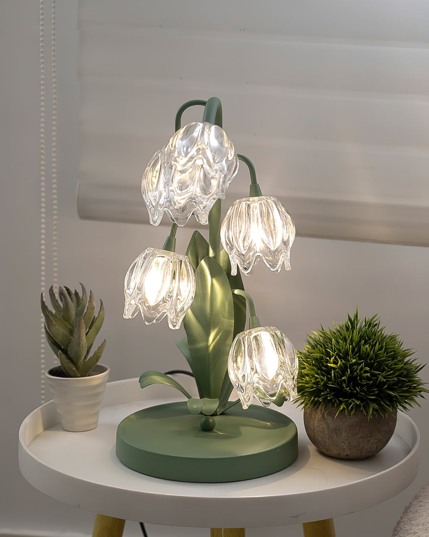 Aurélia Green Flower Table Lamp with Glass Petal Design