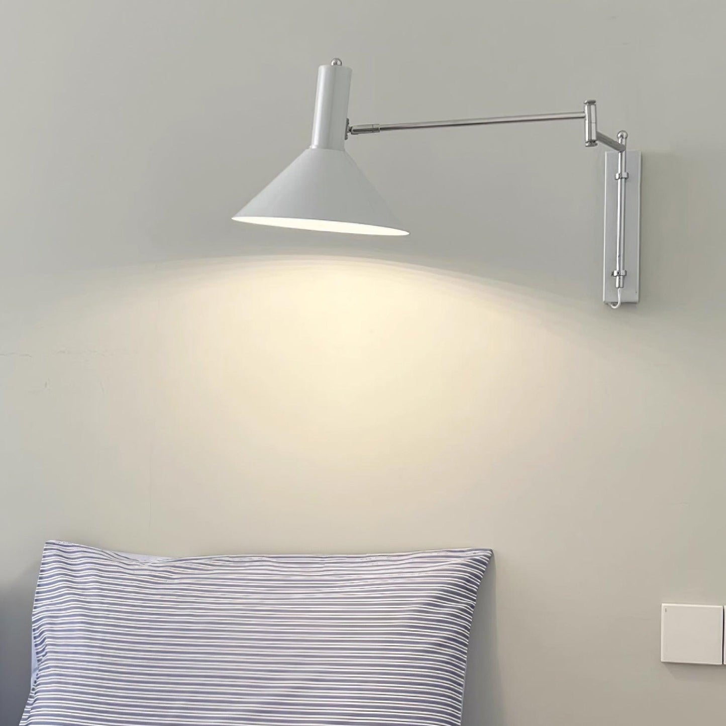 Applique murale Céline Peak avec bras pivotant réglable