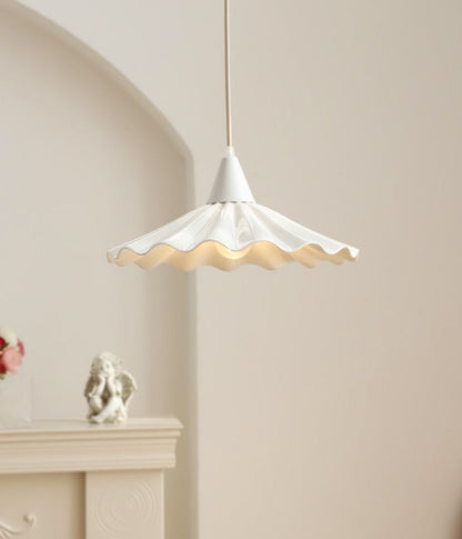Suspension Sophie en céramique plissée en forme de fleur, coloris blanc émaillé