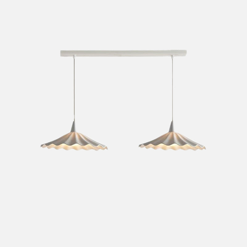Suspension Sophie en céramique plissée en forme de fleur, coloris blanc émaillé