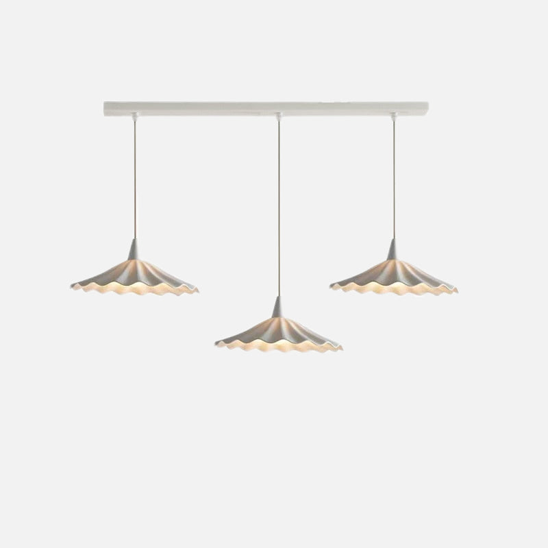 Suspension Sophie en céramique plissée en forme de fleur, coloris blanc émaillé