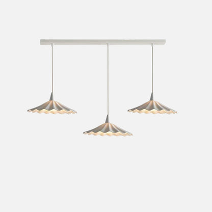 Suspension Sophie en céramique plissée en forme de fleur, coloris blanc émaillé