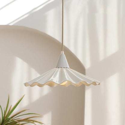 Suspension Sophie en céramique plissée en forme de fleur, coloris blanc émaillé