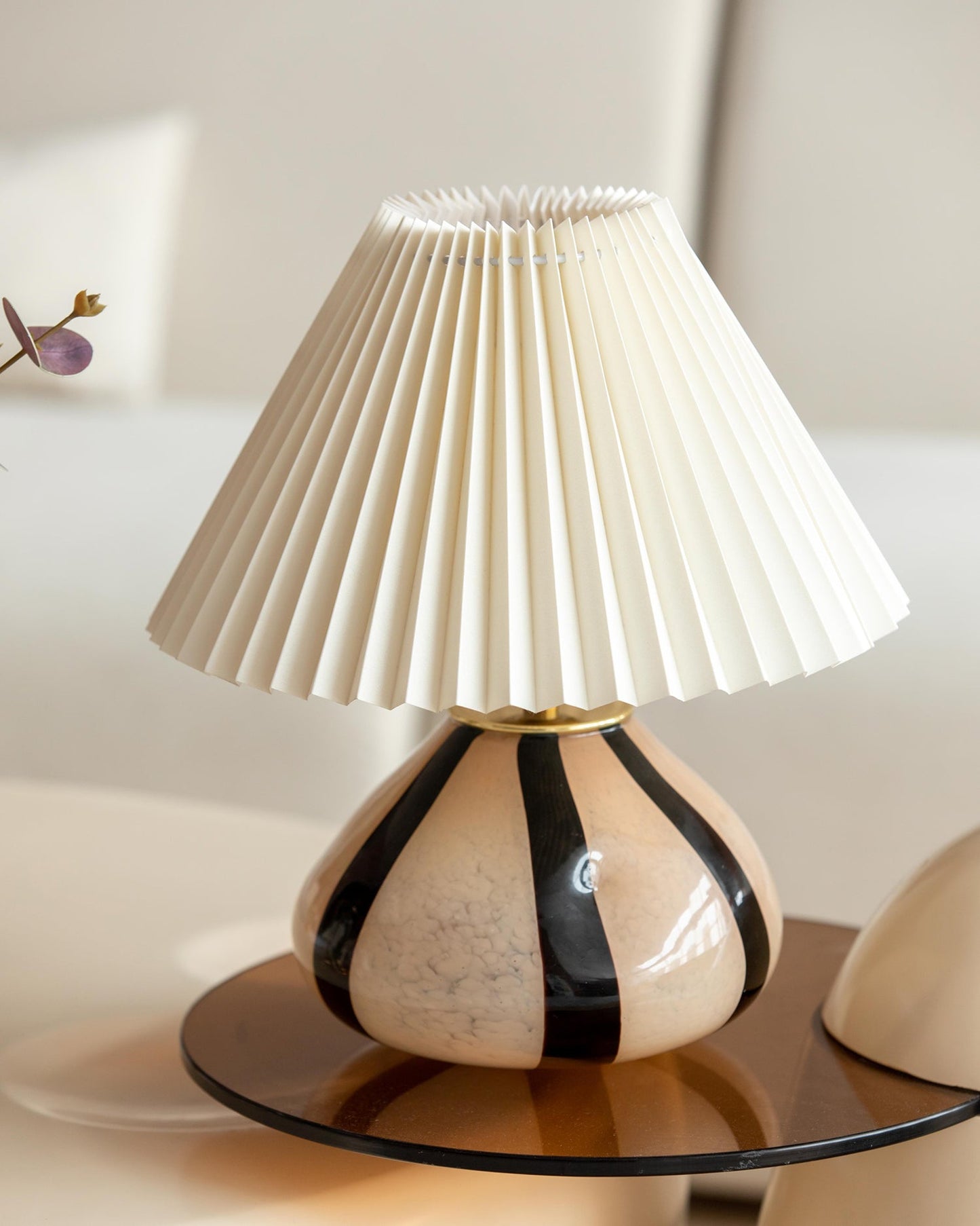 Élina Pleated Cavolo Table Lamp with Fabric and Glass Design