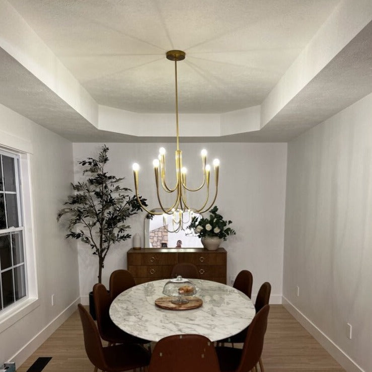 Élise Pristine Metal Chandelier Light