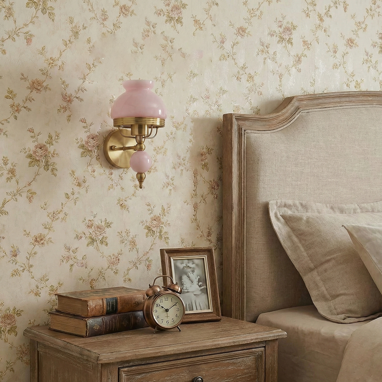 Amélie Retro Floral Wall Lamp with Glass Shade Design