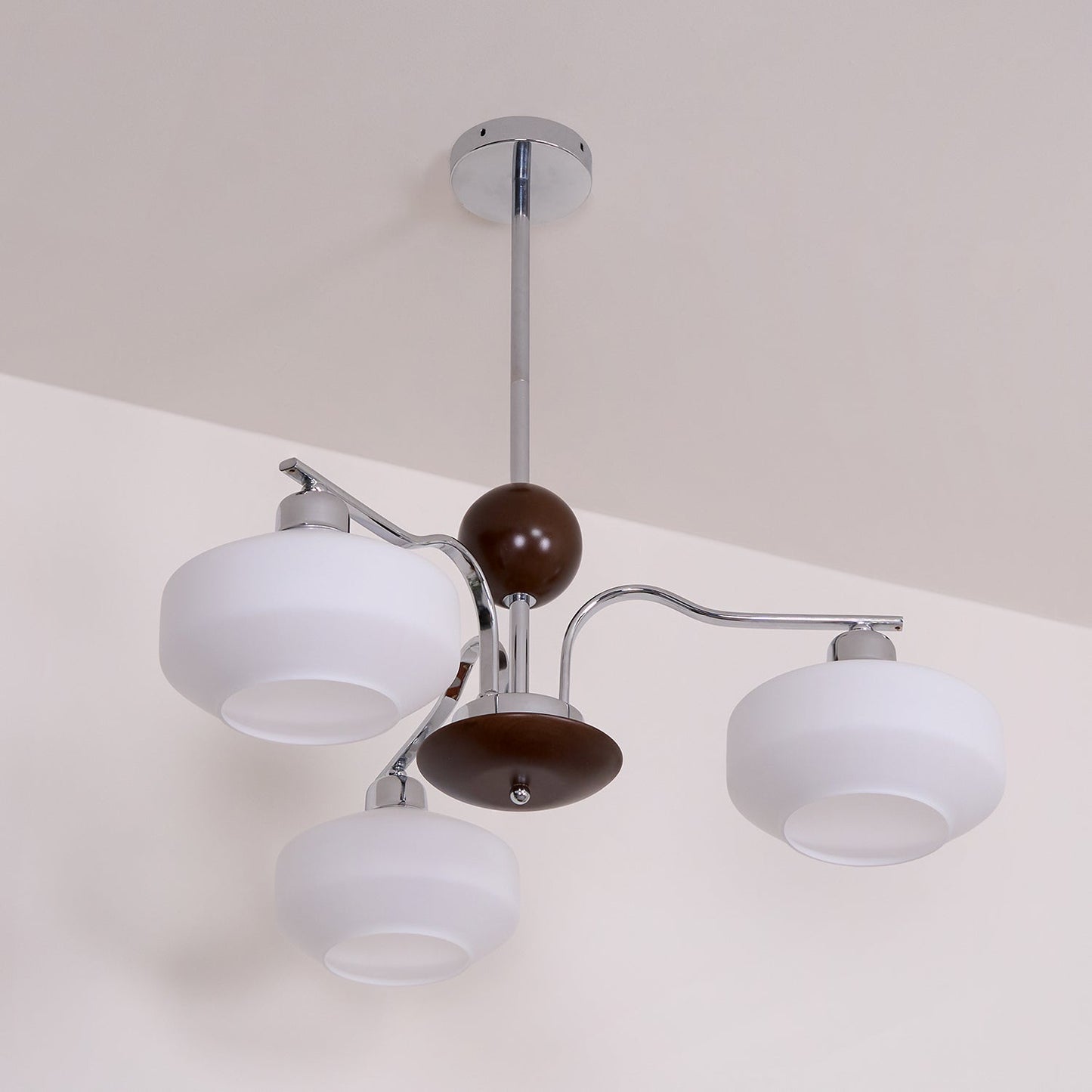 Lustre Béatrice rétro, abat-jour en verre avec structure en bois et métal