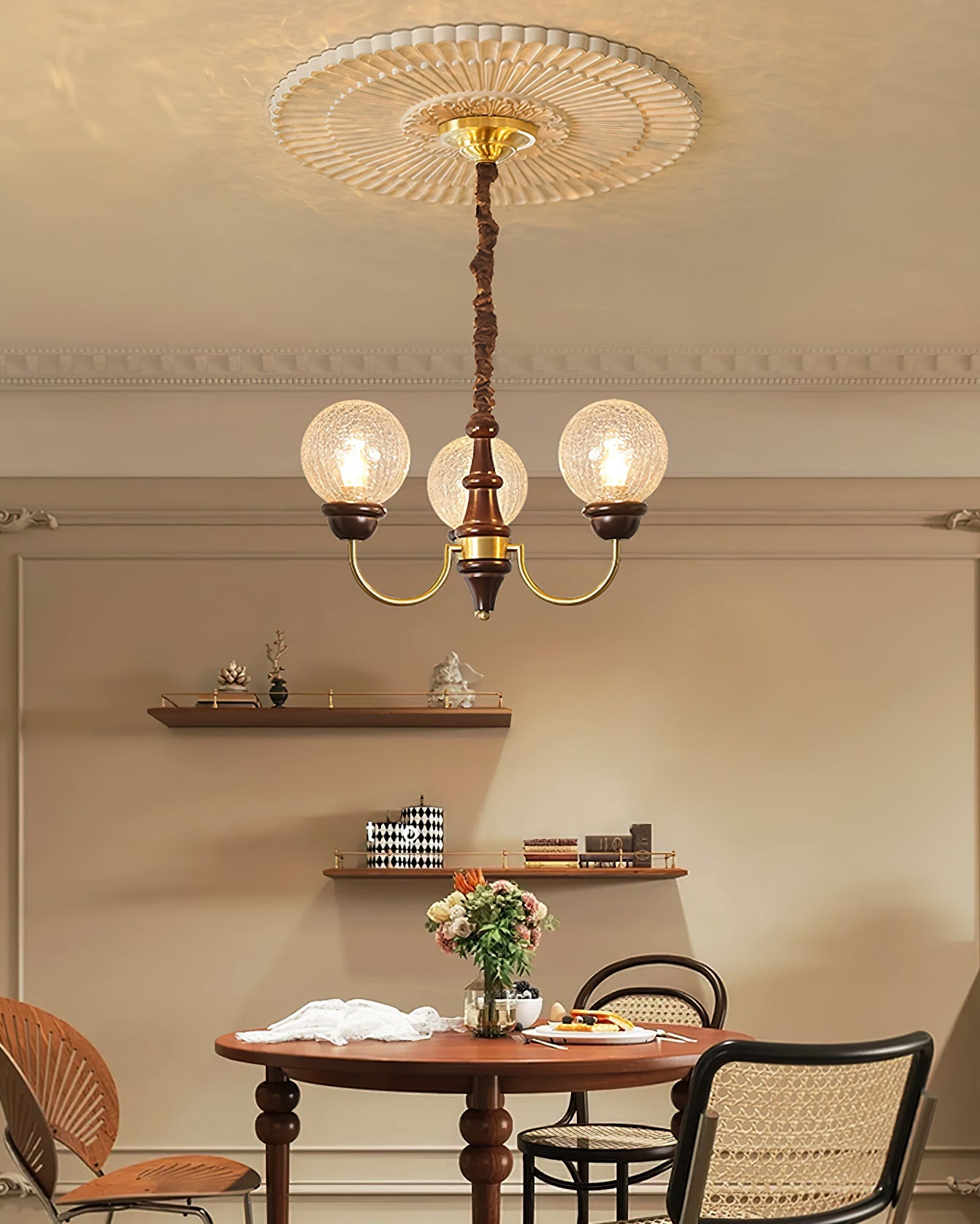 Lustre Delphine Rétro, Bras en Laiton Courbés avec Globes en Verre