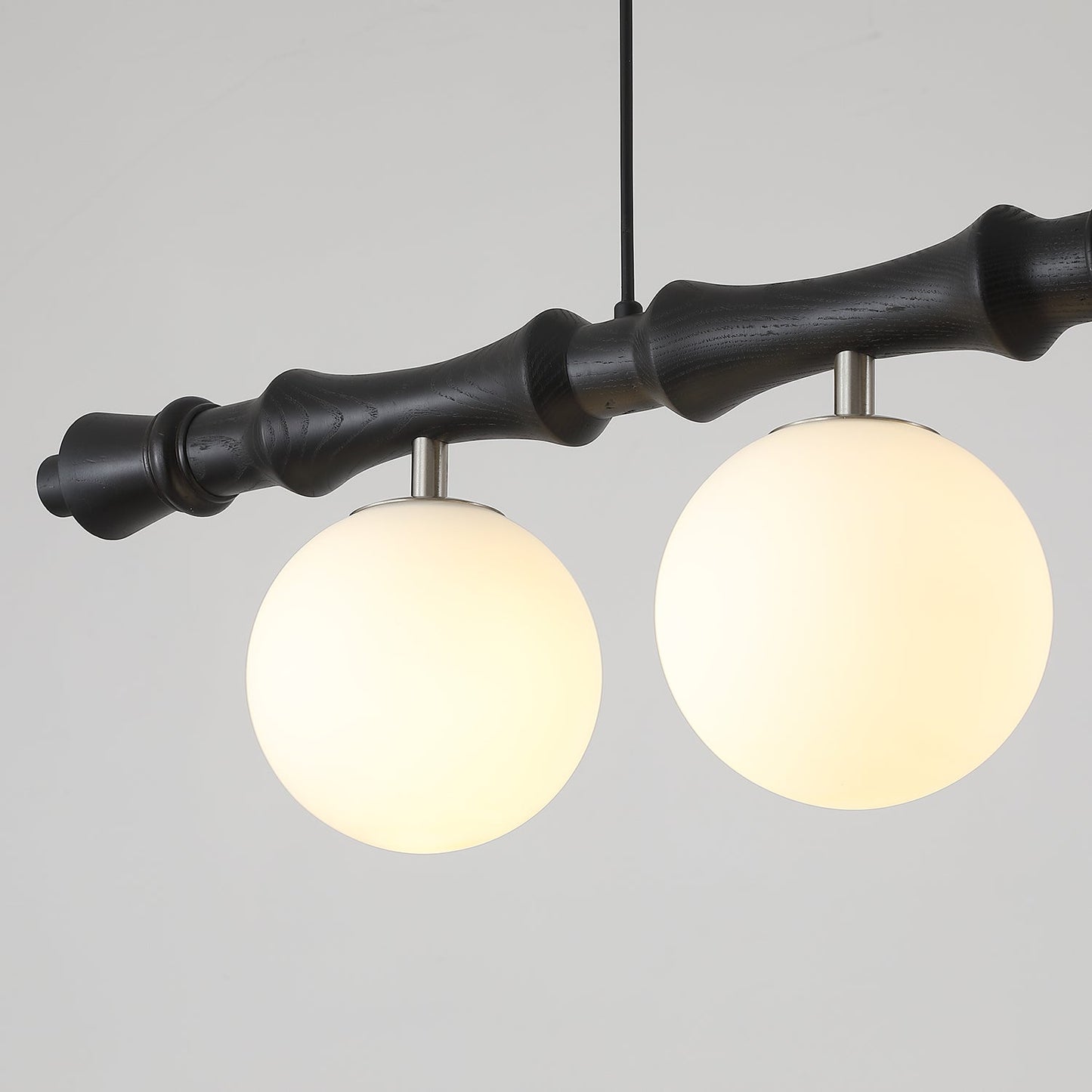 Lustre Céline en bois, poutre en bois sculpté avec globes en verre dépoli