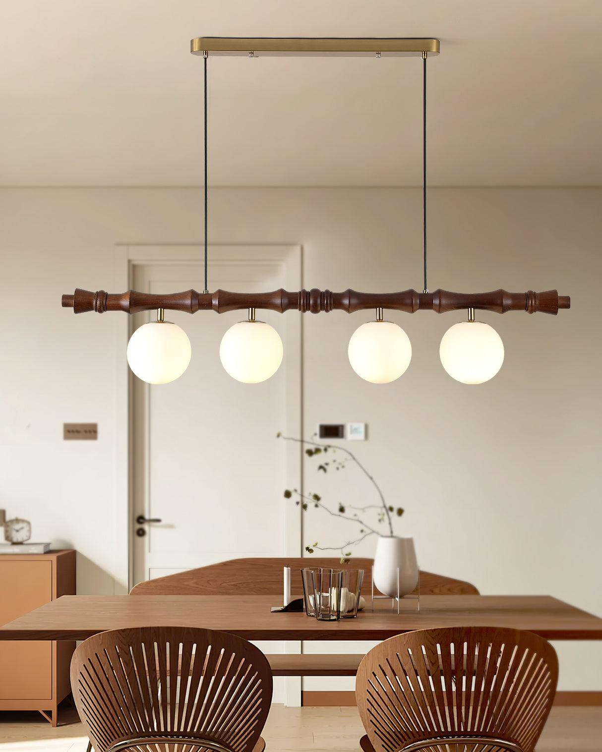 Lustre Céline en bois, poutre en bois sculpté avec globes en verre dépoli