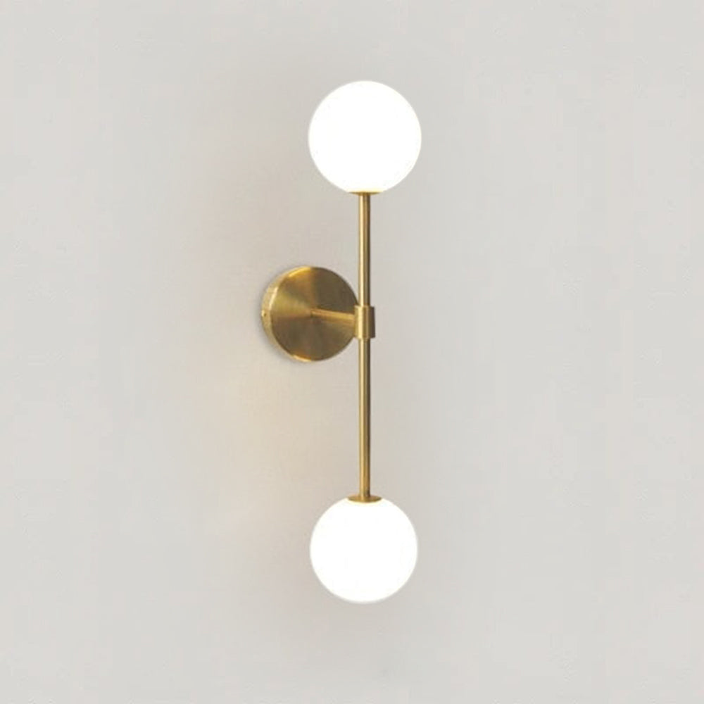 Applique murale sphérique en verre opale Émilie au design moderne et élégant