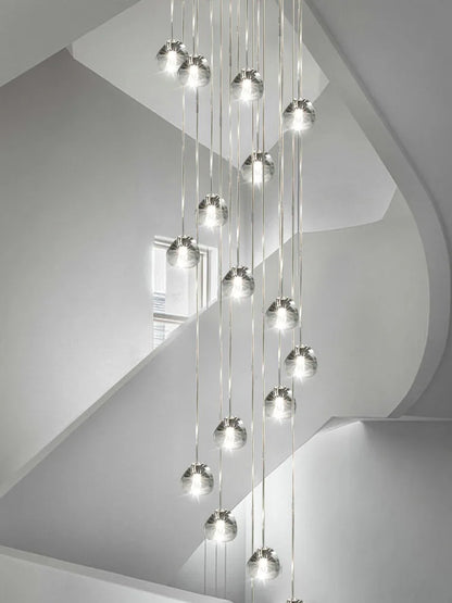 Lustre d'escalier en spirale en cristal Séraphine pour intérieurs de lofts de luxe