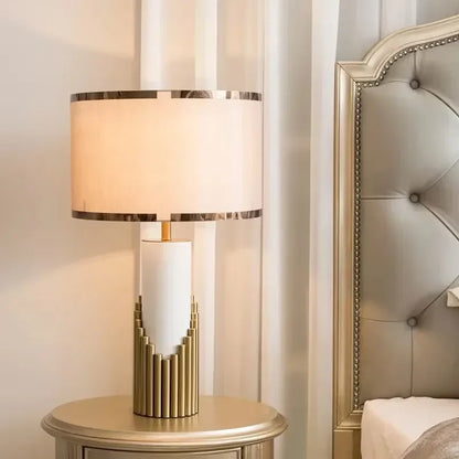 Lampe de Table de Luxe en Marbre avec Accents Dorés Aurelia