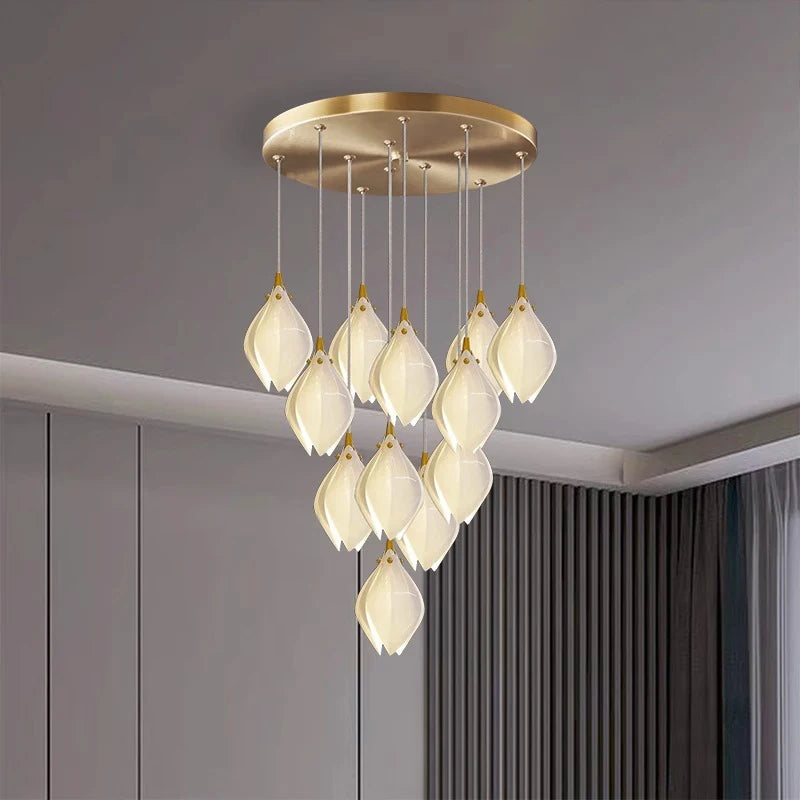 Lustre d'escalier moderne Liora en forme de grappe de lotus