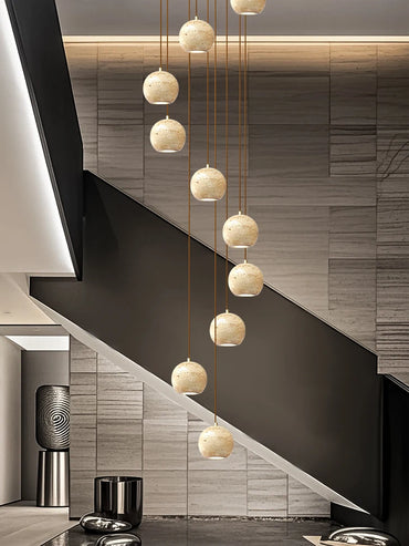 Lustre suspendu Élise pour escalier en pierre de luxe