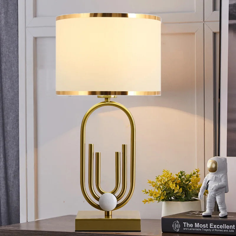 Lampe de table géométrique moderne dorée Orléans
