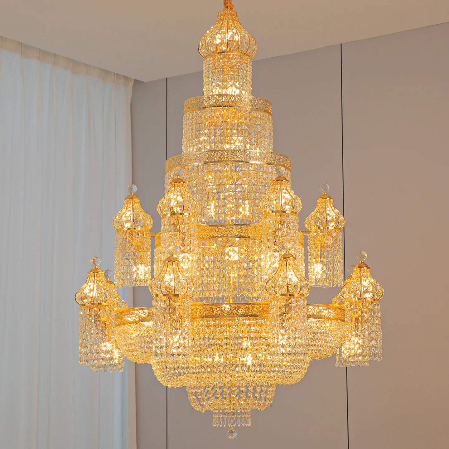 Lustre en cristal Isabelle Palace, luminaire de luxe pour escalier en duplex