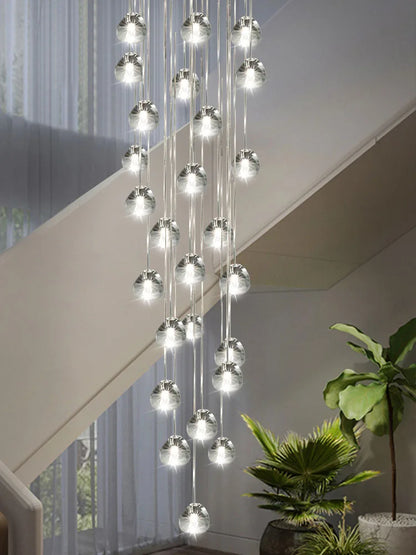 Lustre d'escalier en spirale en cristal Séraphine pour intérieurs de lofts de luxe